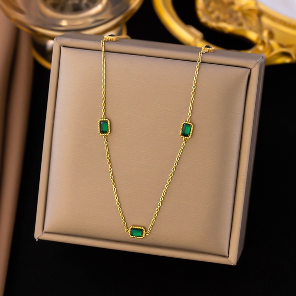 NEW💎18K Gold Plated Green Emerald Necklace*Dainty Necklace*Baguette Necklace - Picture 3 of 6